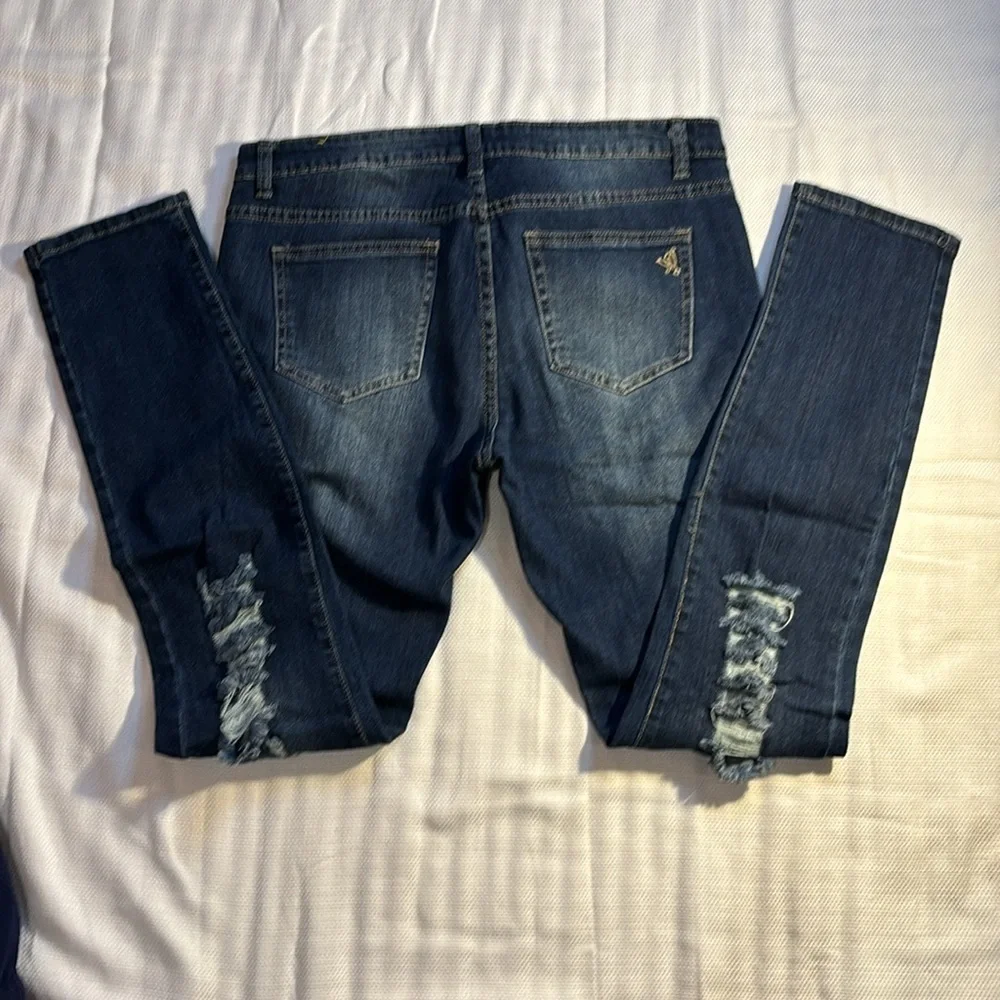 2/$30 VIP Distressed Rip 5 Pocket Jeans Size 11/12